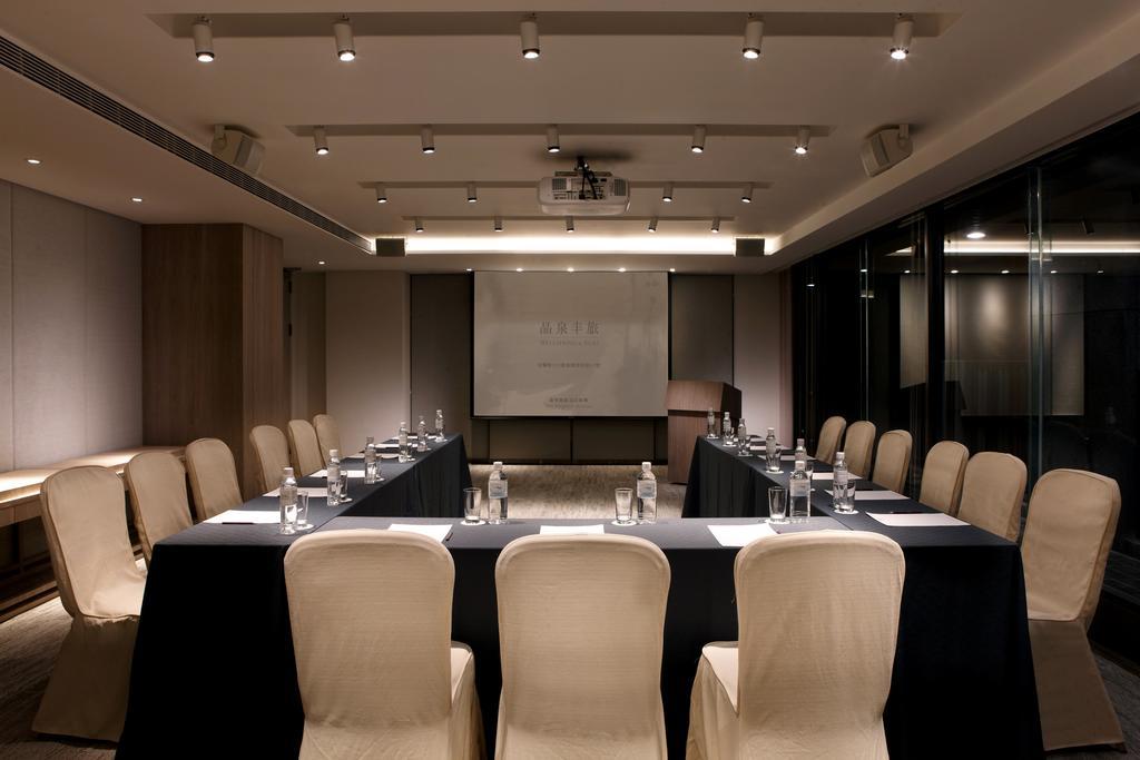 礁溪晶泉丰旅 Wellspring By Silks Jiaoxi Exterior foto Meeting room at the hotel