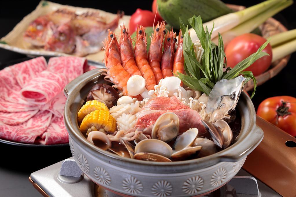 礁溪晶泉丰旅 Wellspring By Silks Jiaoxi Exterior foto A seafood hot pot