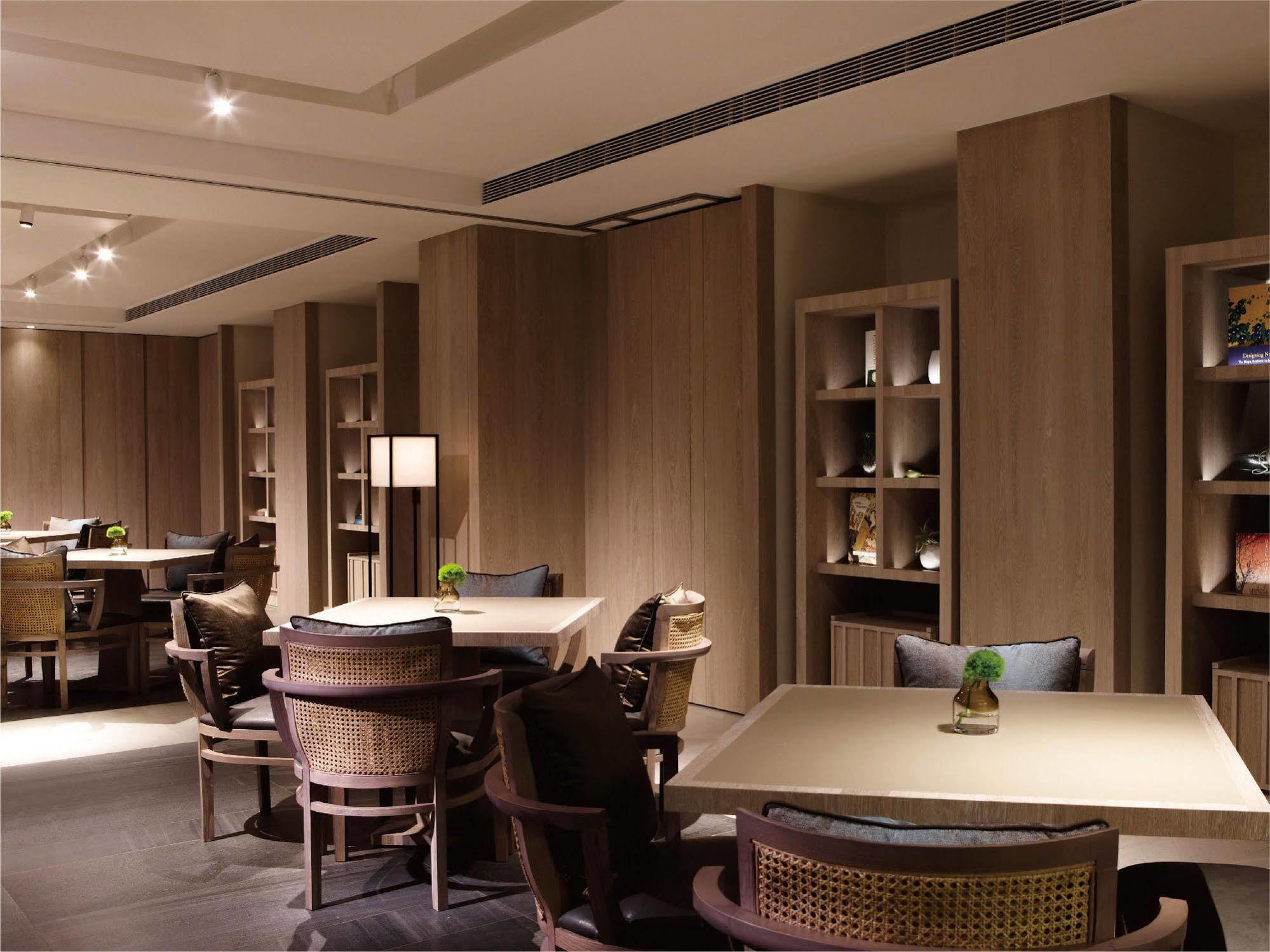 礁溪晶泉丰旅 Wellspring By Silks Jiaoxi Exterior foto The Club Lounge at the Hong Kong International Convention and Exhibition Centre