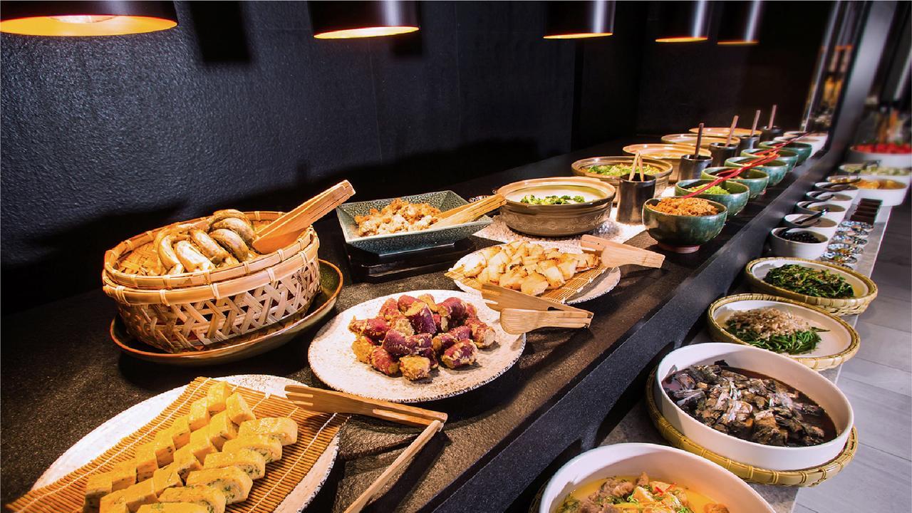 礁溪晶泉丰旅 Wellspring By Silks Jiaoxi Exterior foto A selection of dim sum at a buffet